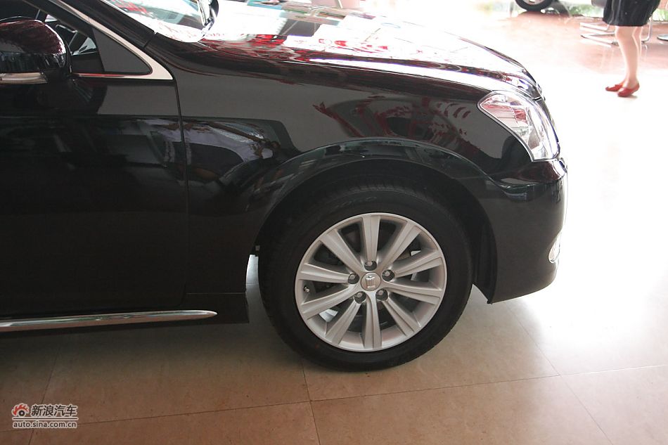 2010款新皇冠2.5L V6天窗导航版