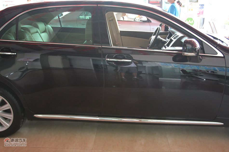 2010款新皇冠2.5L V6天窗导航版