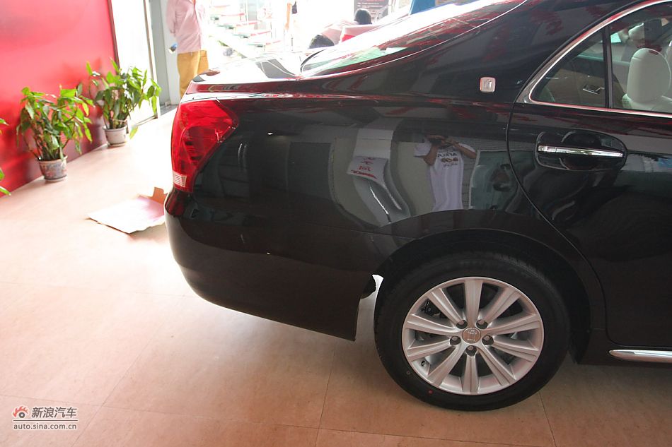 2010款新皇冠2.5L V6天窗导航版