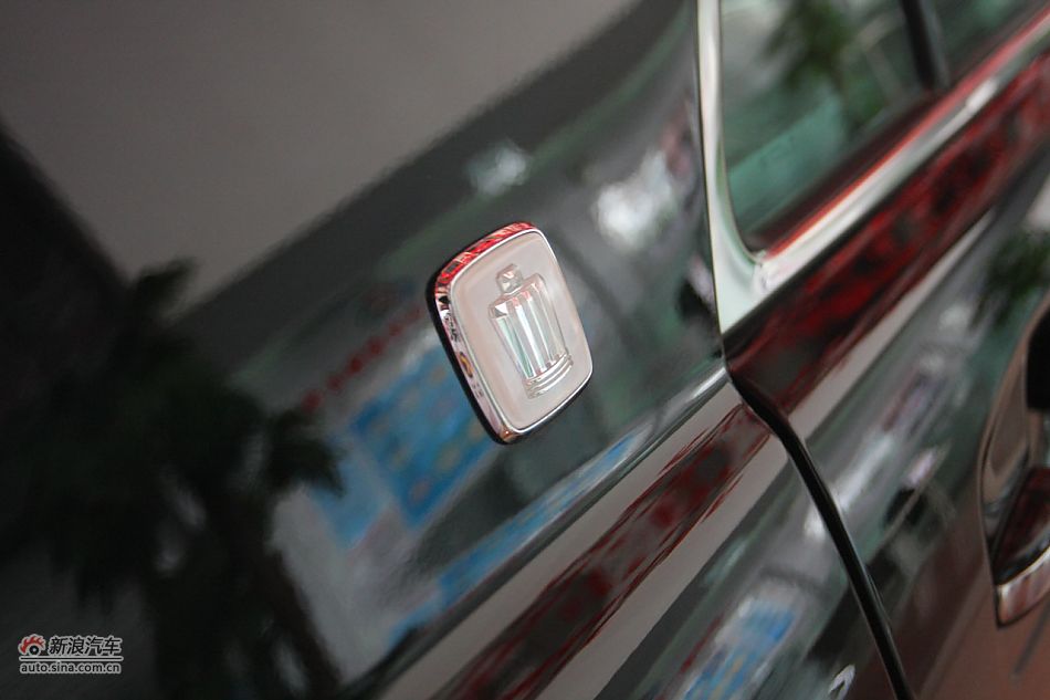2010款新皇冠2.5L V6天窗导航版