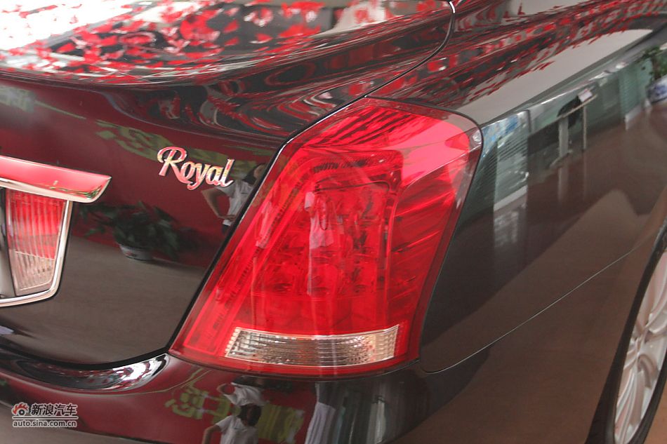 2010款新皇冠2.5L V6天窗导航版