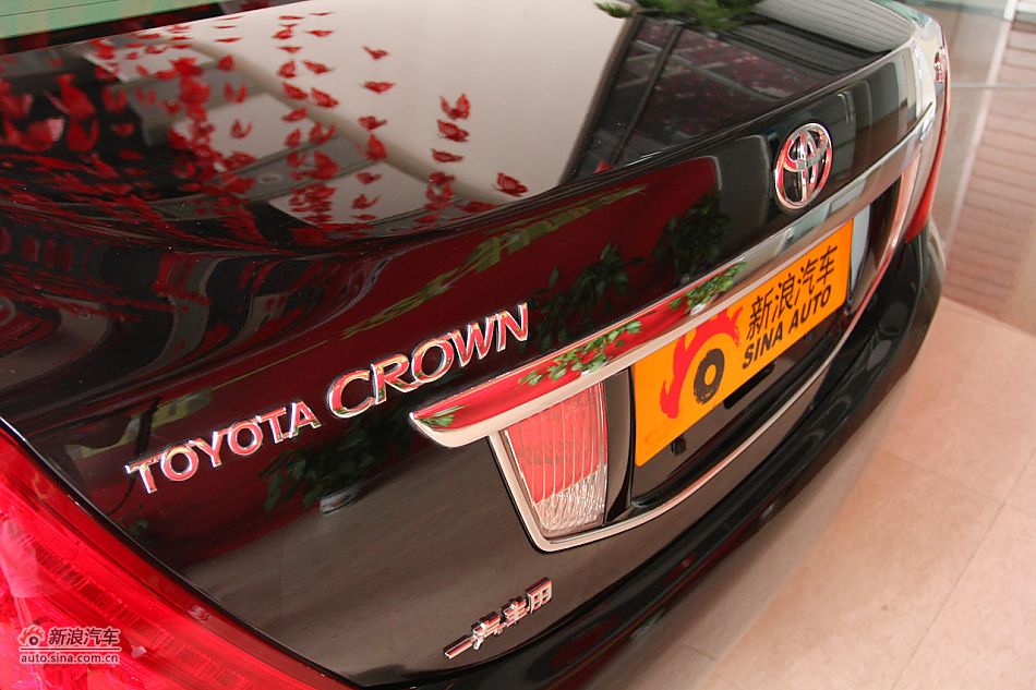 2010款新皇冠2.5L V6天窗导航版