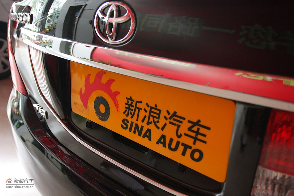 2010款新皇冠2.5L V6天窗导航版