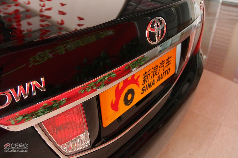 2010款新皇冠2.5L V6天窗导航版