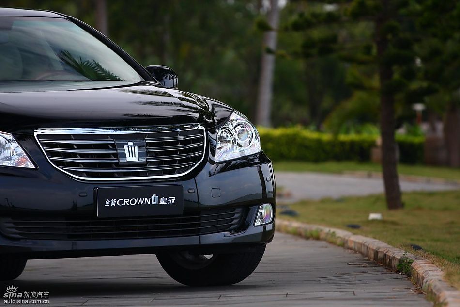 丰田新皇冠试驾实拍图外观