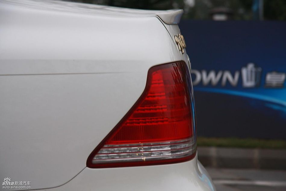 丰田新皇冠试驾实拍图发动机与细节