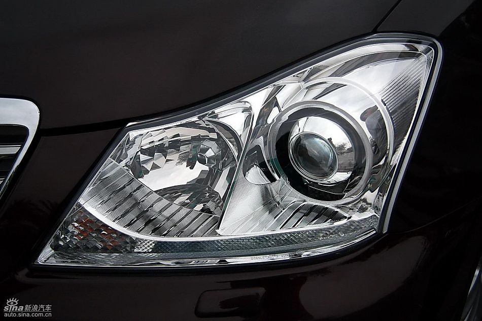 丰田新皇冠试驾实拍图发动机与细节