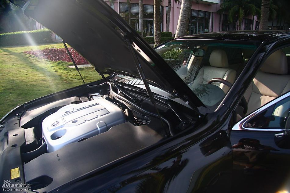 丰田新皇冠试驾实拍图发动机与细节