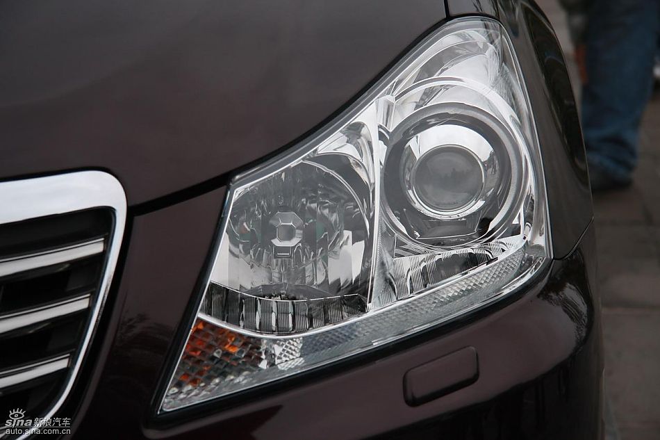 丰田新皇冠试驾实拍图发动机与细节