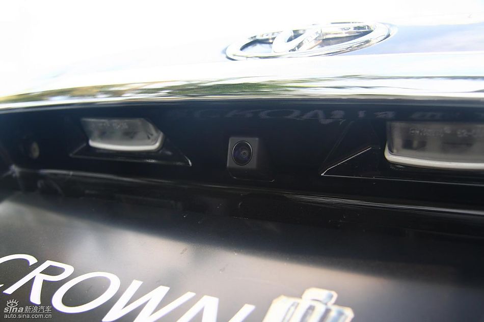 丰田新皇冠试驾实拍图发动机与细节