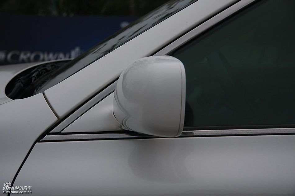 丰田新皇冠试驾实拍图发动机与细节