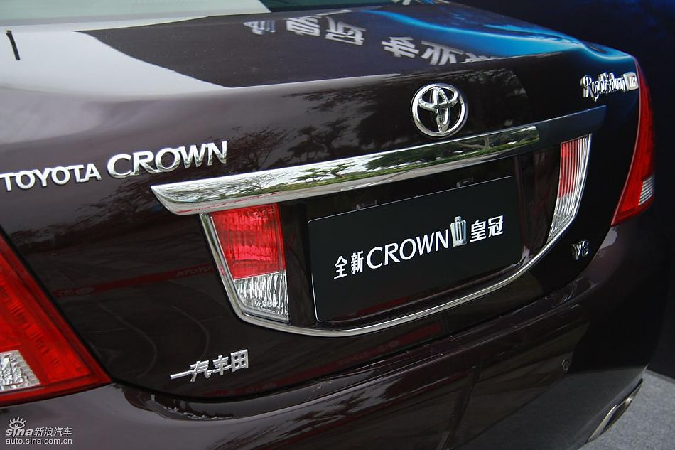 丰田新皇冠试驾实拍图发动机与细节