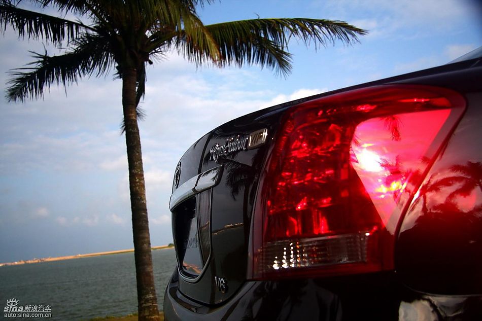 丰田新皇冠试驾实拍图发动机与细节