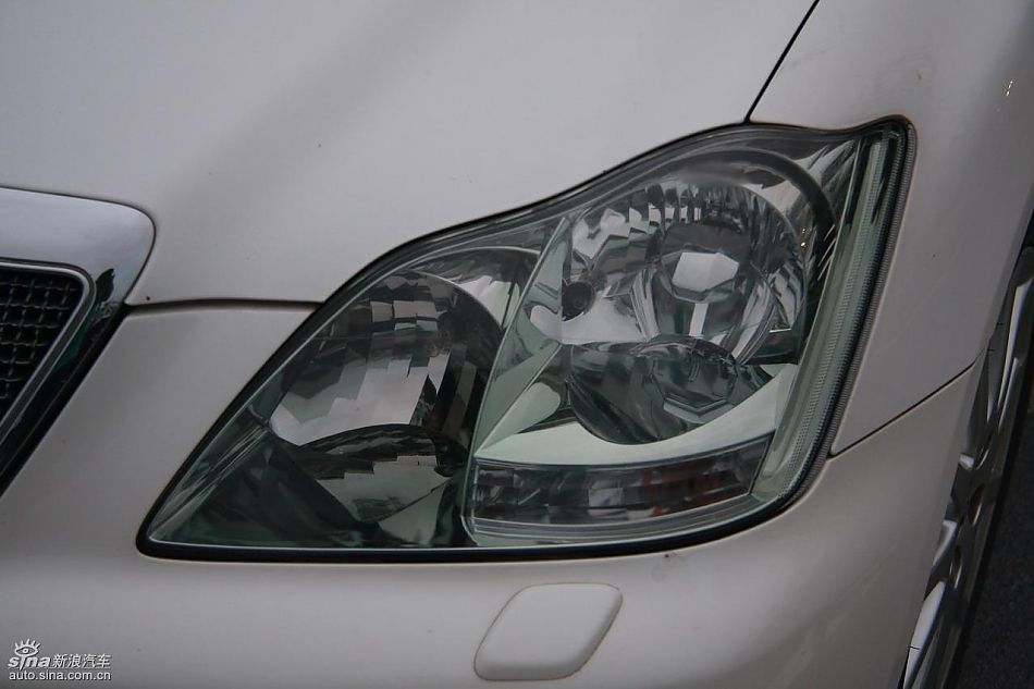 丰田新皇冠试驾实拍图发动机与细节