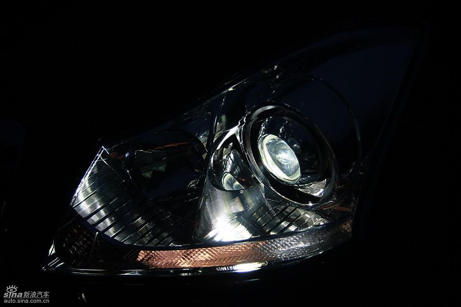 丰田新皇冠试驾实拍图发动机与细节