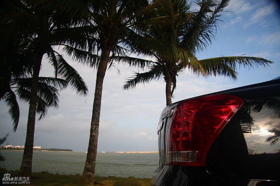 丰田新皇冠试驾实拍图发动机与细节