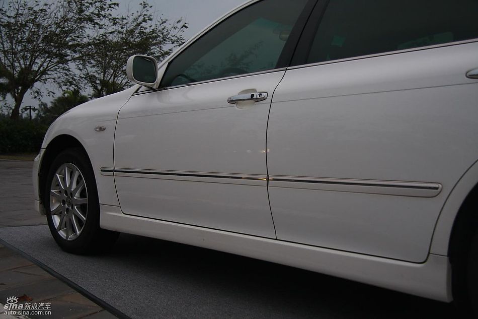 丰田新皇冠试驾实拍图发动机与细节