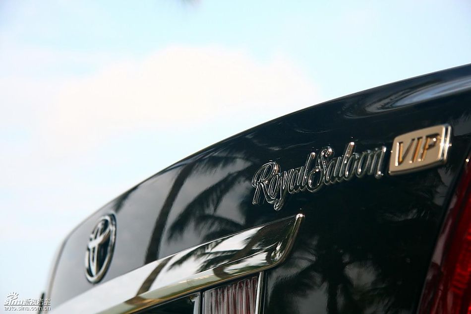 丰田新皇冠试驾实拍图发动机与细节