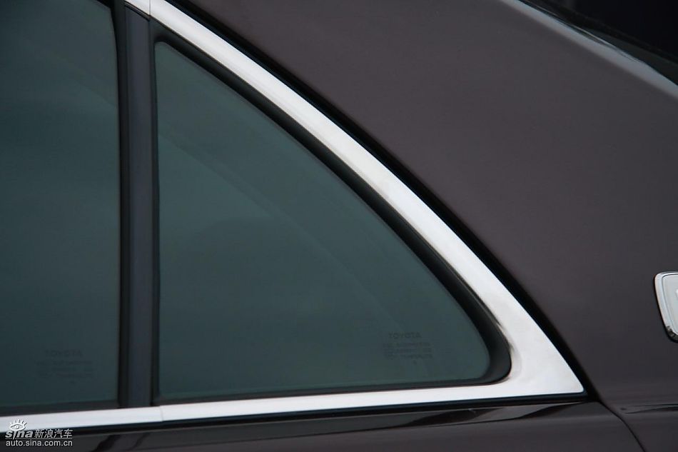 丰田新皇冠试驾实拍图发动机与细节