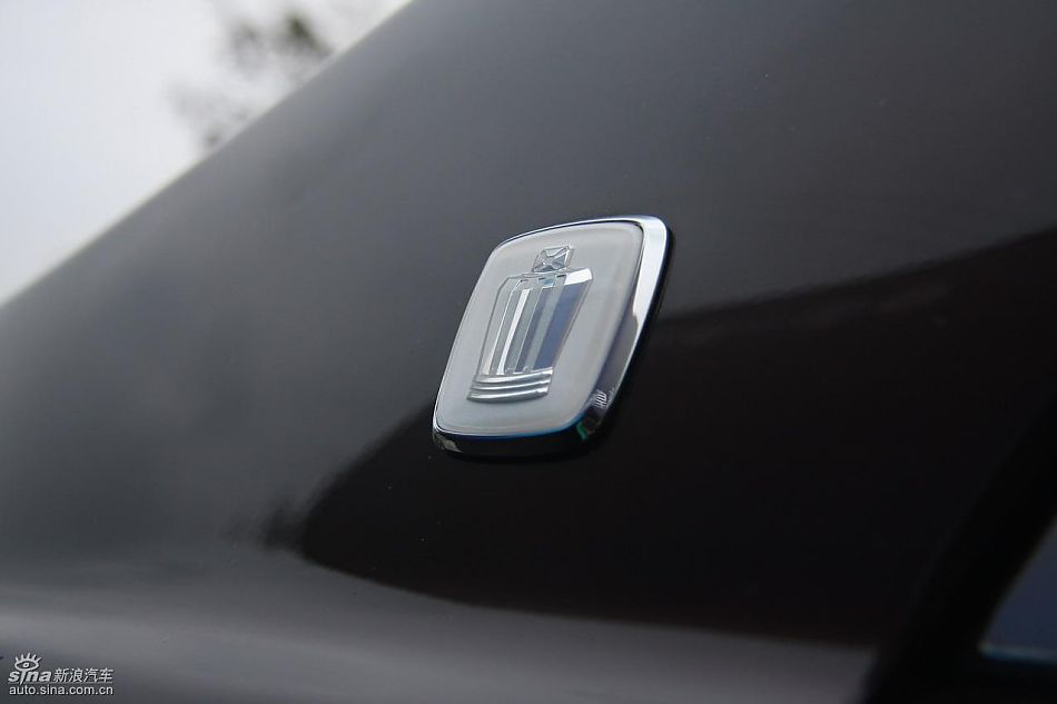 丰田新皇冠试驾实拍图发动机与细节