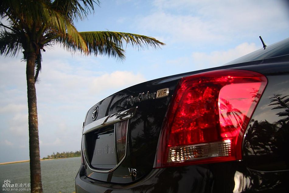 丰田新皇冠试驾实拍图发动机与细节