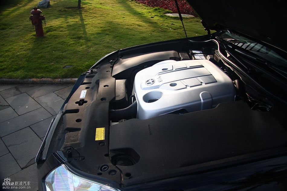丰田新皇冠试驾实拍图发动机与细节