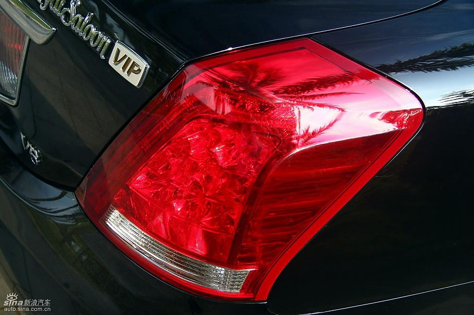 丰田新皇冠试驾实拍图发动机与细节