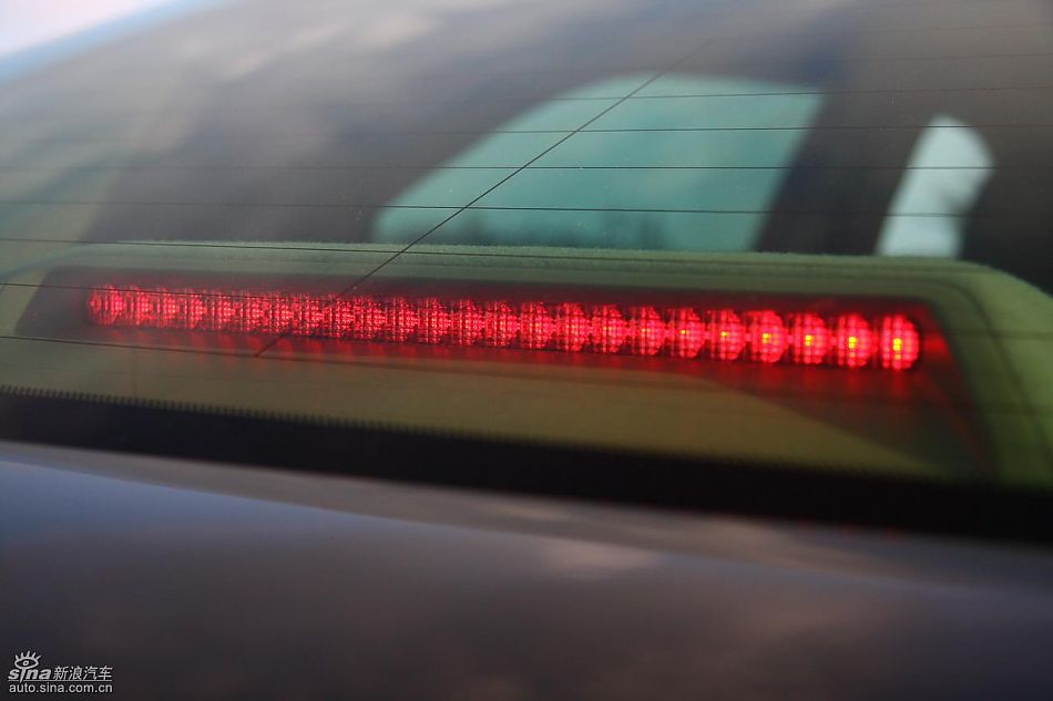 丰田新皇冠试驾实拍图发动机与细节