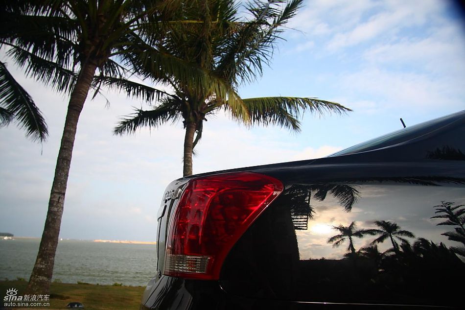 丰田新皇冠试驾实拍图发动机与细节