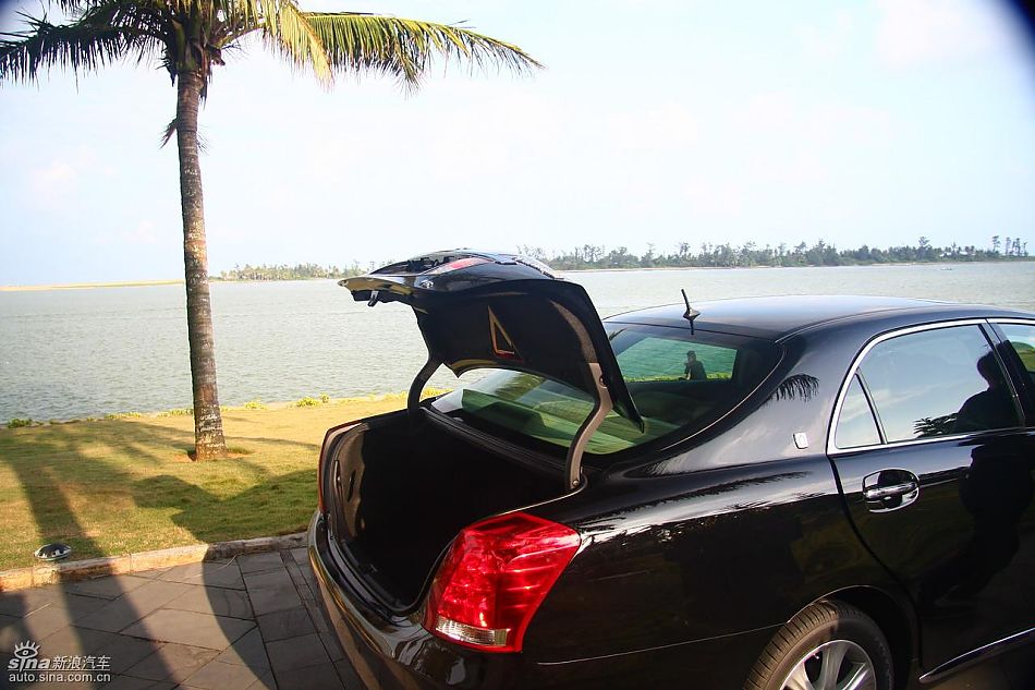 丰田新皇冠试驾实拍图发动机与细节