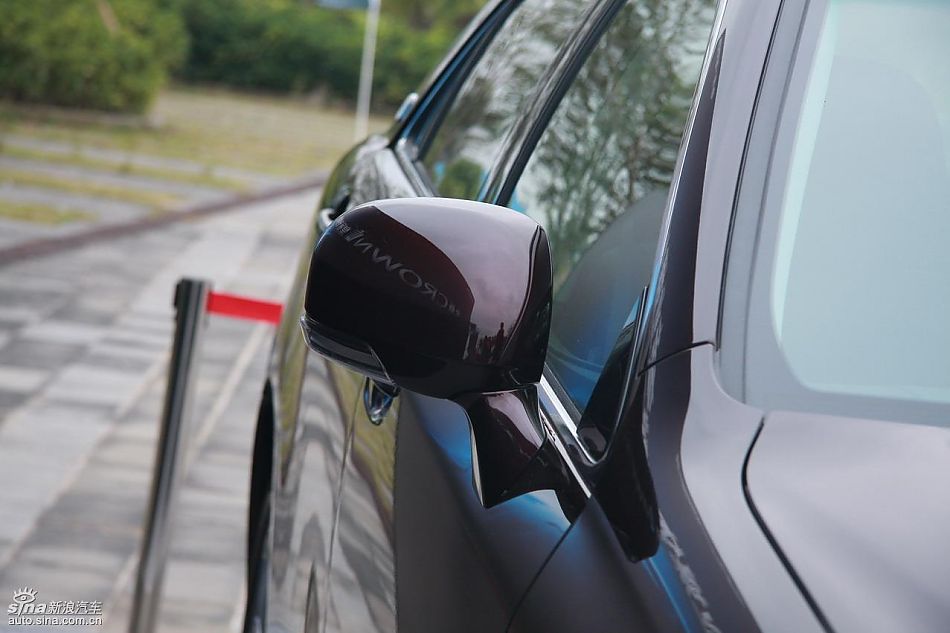 丰田新皇冠试驾实拍图发动机与细节