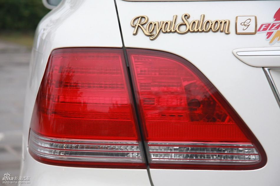 丰田新皇冠试驾实拍图发动机与细节