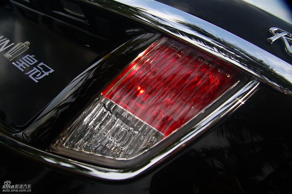 丰田新皇冠试驾实拍图发动机与细节