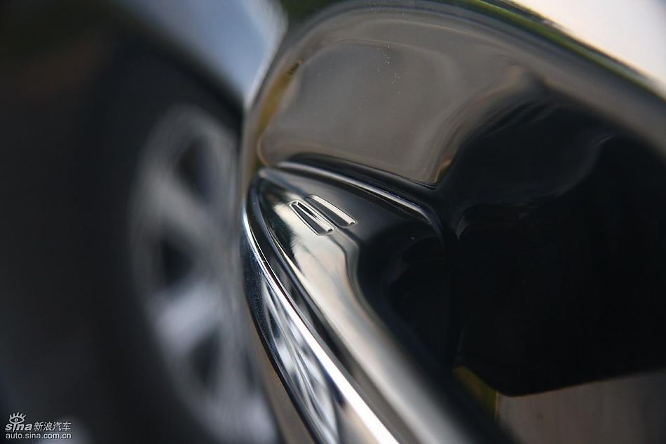 丰田新皇冠试驾实拍图发动机与细节