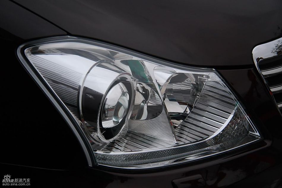 丰田新皇冠试驾实拍图发动机与细节