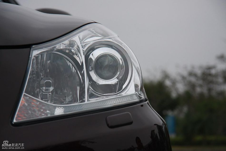 丰田新皇冠试驾实拍图发动机与细节