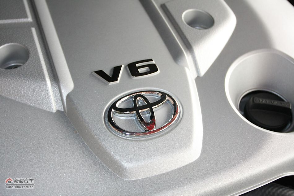 2010款新皇冠2.5L V6天窗导航版