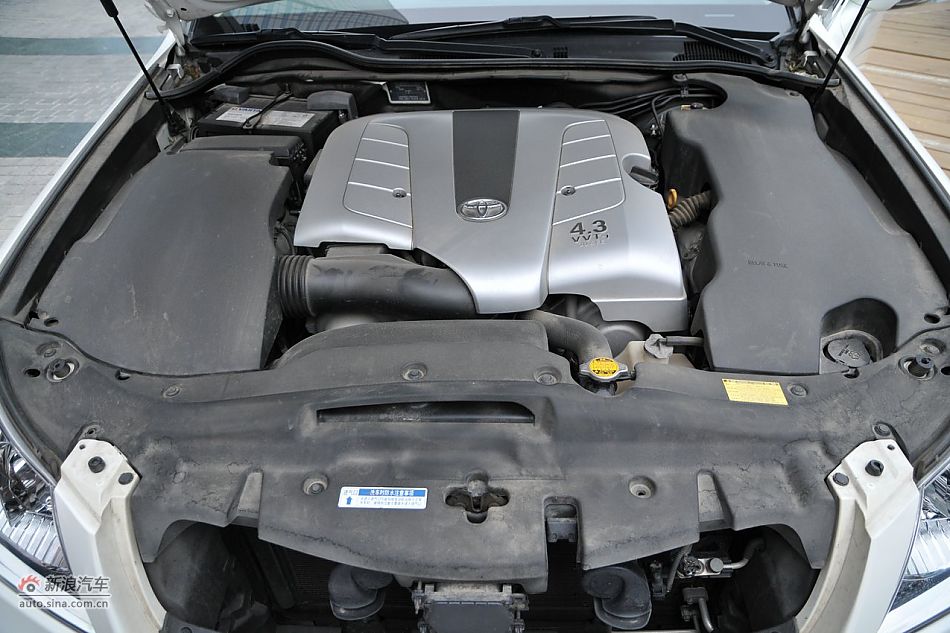 4.3V8