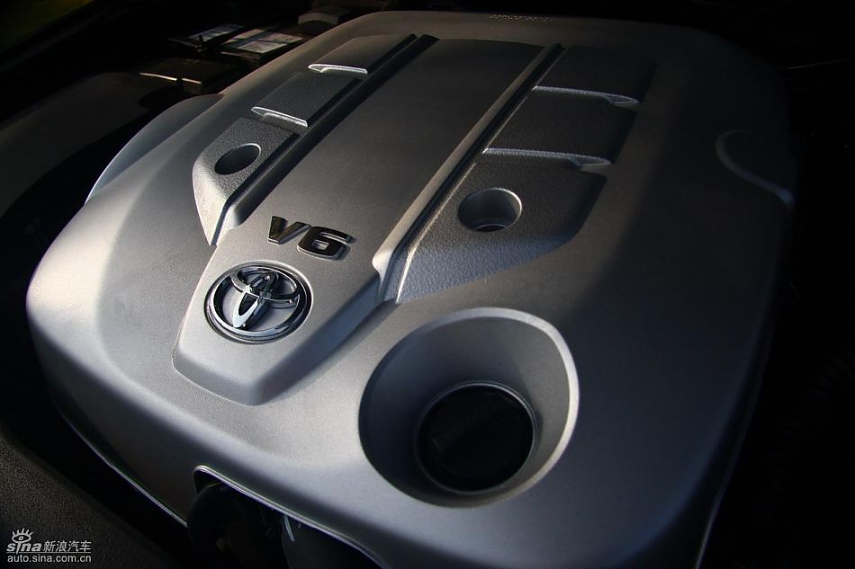 丰田新皇冠试驾实拍图发动机与细节