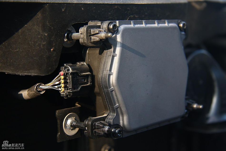丰田新皇冠试驾实拍图发动机与细节