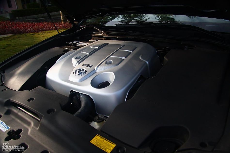 丰田新皇冠试驾实拍图发动机与细节