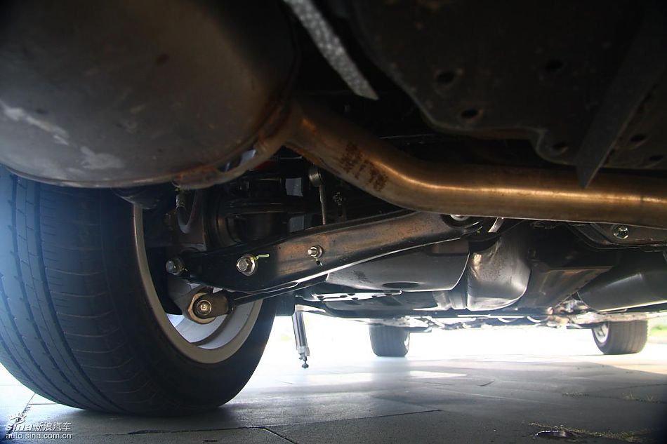 丰田新皇冠试驾实拍图发动机与细节