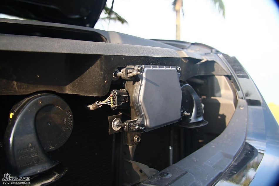 丰田新皇冠试驾实拍图发动机与细节