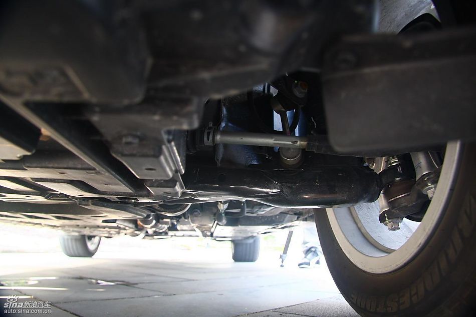 丰田新皇冠试驾实拍图发动机与细节