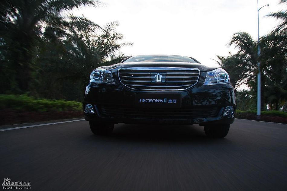 丰田新皇冠试驾实拍图动态