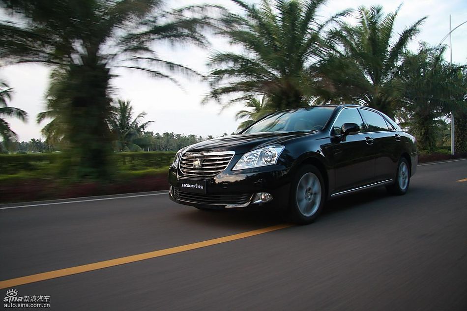 丰田新皇冠试驾实拍图动态