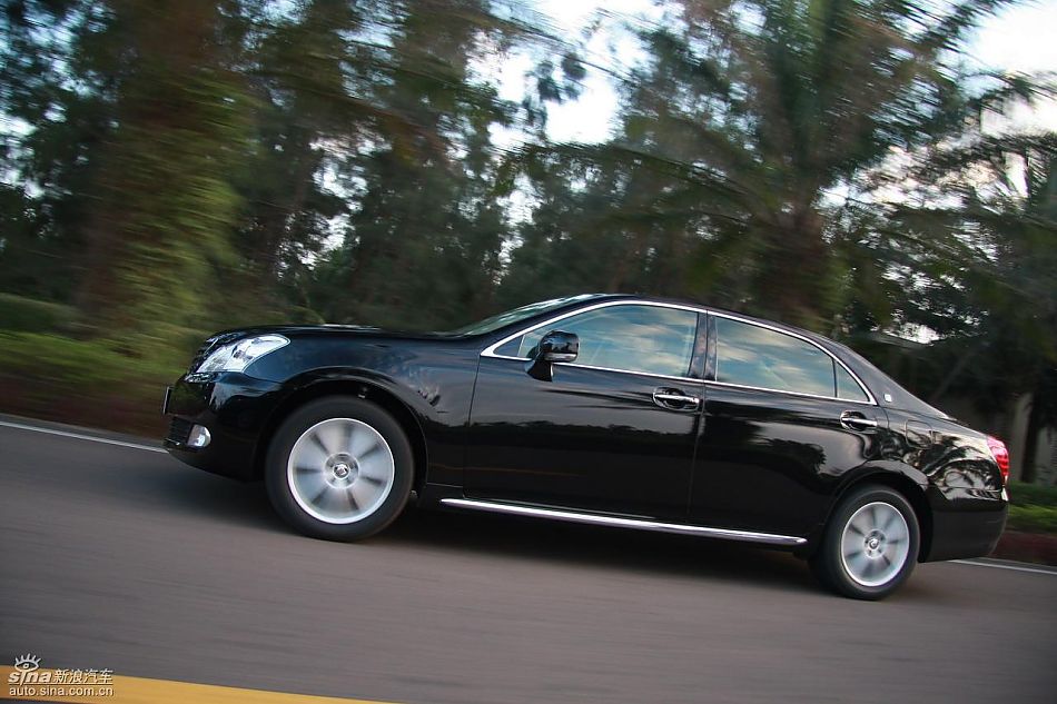 丰田新皇冠试驾实拍图动态