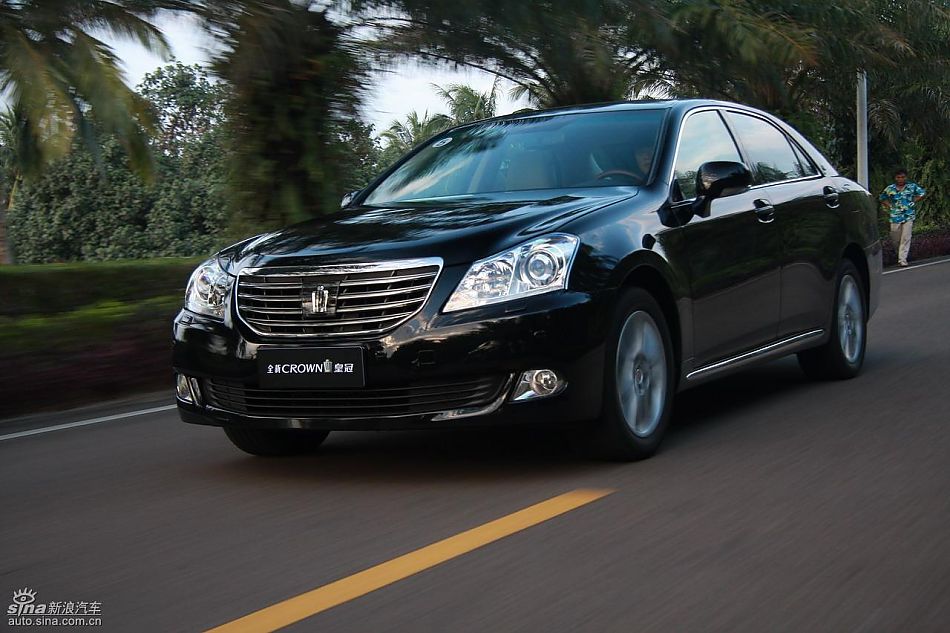 丰田新皇冠试驾实拍图动态