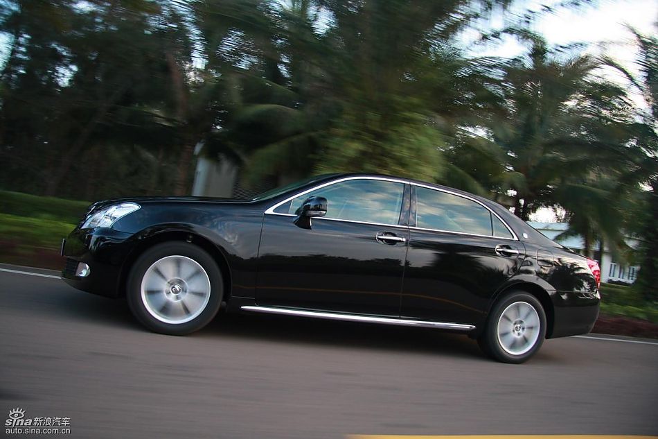 丰田新皇冠试驾实拍图动态