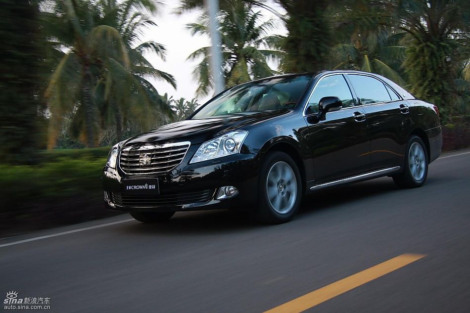 丰田新皇冠试驾实拍图动态